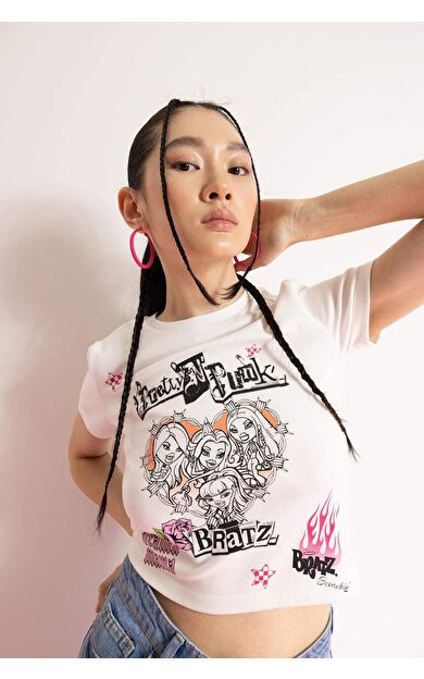 DeFactoFit Coool Bratz Lisanslı Fitted Kısa Kollu Crop Tişört Beyaz