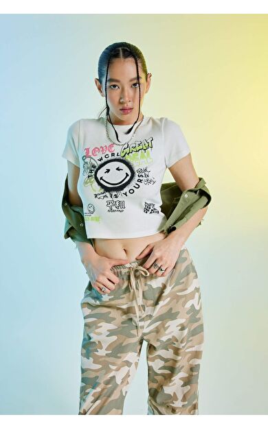 DeFactoFit Coool SmileyWorld Lisanslı Fitted Baskılı Kısa Kollu Tişört Ekru