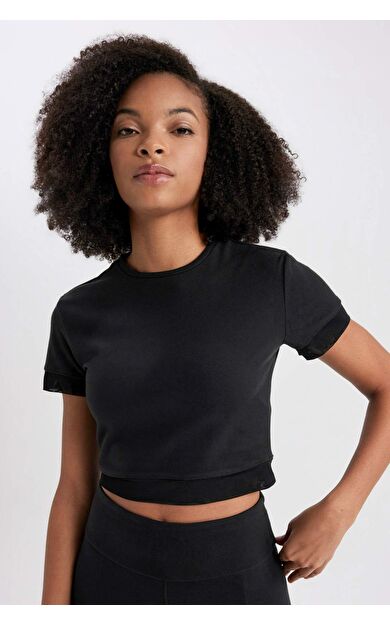 DeFactoFit Crop Bisiklet Yaka Sporcu Kısa Kollu Tişört A2505AX23AUBK81