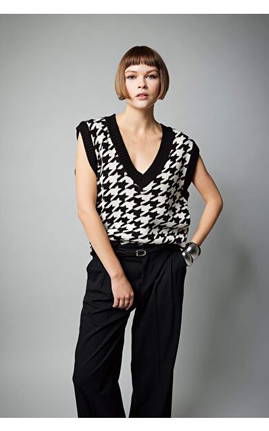 DeFactoFit Kazayağı Desenli V Yaka Süveter