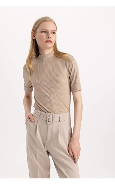 DeFactoFit Regular Fit Yarım Balıkçı Yaka Kısa Kollu Tişört