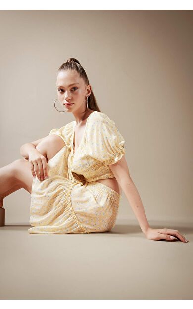 DeFactoFit Fitted Kare Yaka Baskılı Kısa Kollu Crop Bluz