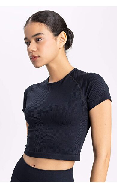 DeFactoFit Crop Top Bisiklet Yaka Sporcu Kısa Kollu Tişört B4568AX24SPBK26