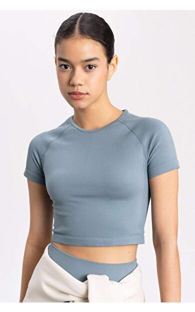 DeFactoFit Crop Top Bisiklet Yaka Sporcu Kısa Kollu Tişört B4568AX24SPGN1191