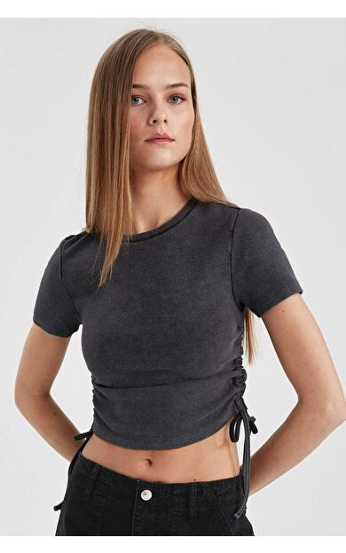 DeFactoFit Fitted Bisiklet Yaka Kısa Kollu Tişört B9228AX24SPAR191