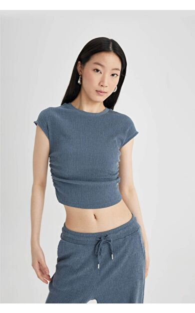 DeFactoFit Slim Fit Yarım Balıkçı Yaka Kısa Kollu Tişört C2691AX24SPIN13