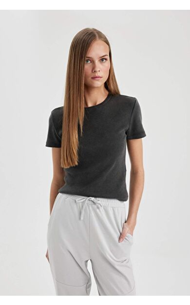 DeFactoFit Fitted Bisiklet Yaka Kısa Kollu Tişört C3082AX24SMAR191