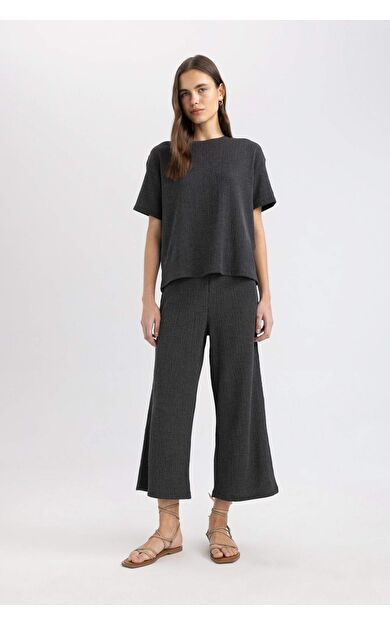 DeFactoFit Wide Leg Normal Bel Düz Paça Midi Bürümcük Pantolon C4329AX24SPBK81