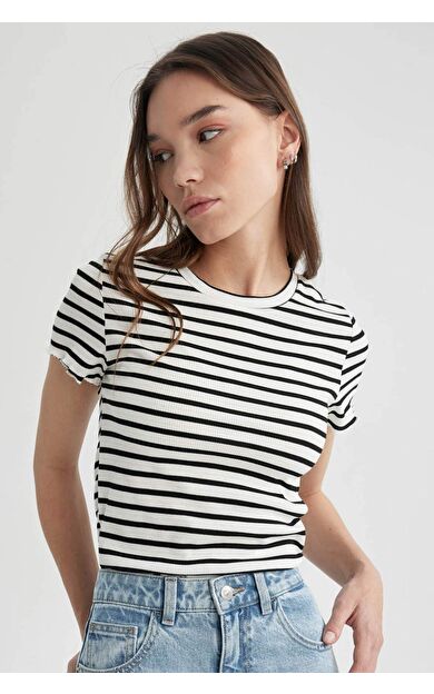 DeFactoFit Fitted Bisiklet Yaka Çizgili Kısa Kollu Tişört K1965AZ24SMWT34