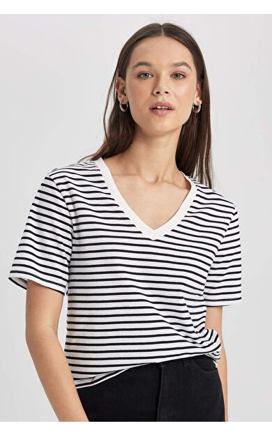 DeFactoFit Regular Fit V Yaka Çizgili Kısa Kollu Tişört