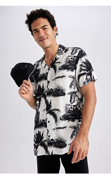 Regular Fit Apaş Yaka Baskılı Viskon Kısa Kollu Gömlek