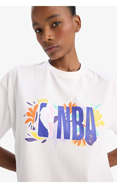 DeFactoFit NBA Wordmark Oversize Geniş Kalıp Bisiklet Yaka Kısa Kollu Tişört A1328AX25SMER105