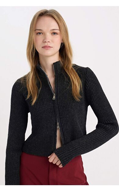 Slim Fit Dar Kesim Yarım Balıkçı Yaka Triko Hırka