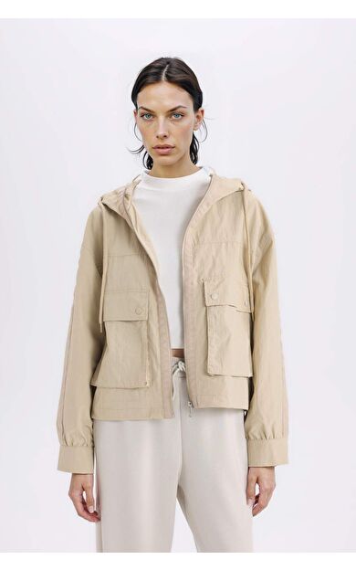 DeFacto Su İtici Mevsimlik Mont Oversize Geniş Kalıp Kapüşonlu Fermuar Kapamalı