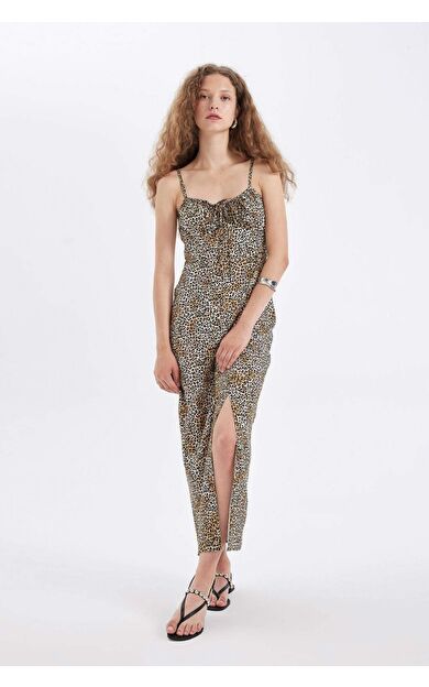 A Kesim Kalp Yaka Leopar Desenli Viskon Askılı Maxi Elbise