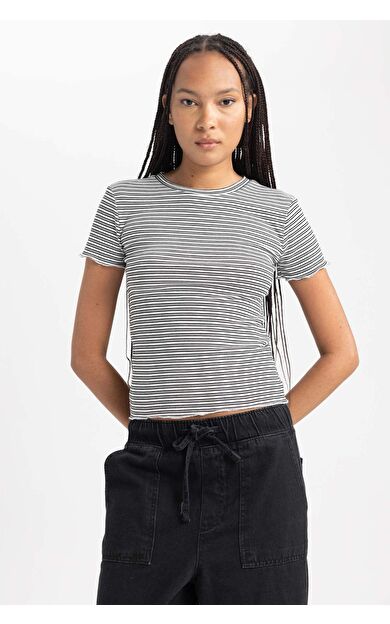 DeFacto Slim Fit Dar Kesim Bisiklet Yaka Kısa Kollu Tişört B0645AXNSBK81