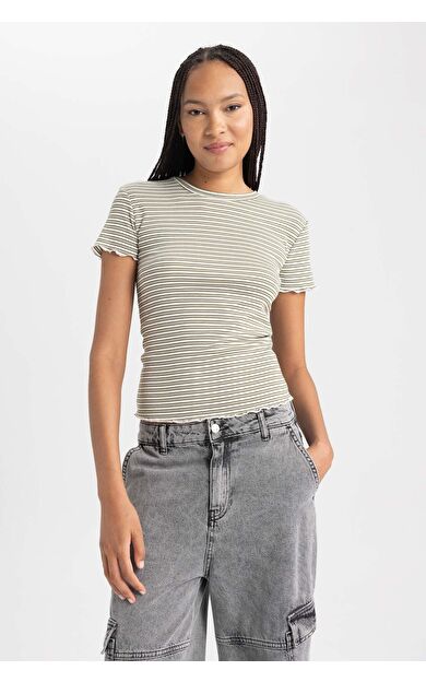DeFacto Slim Fit Dar Kesim Bisiklet Yaka Kısa Kollu Tişört B0645AXNSKH273