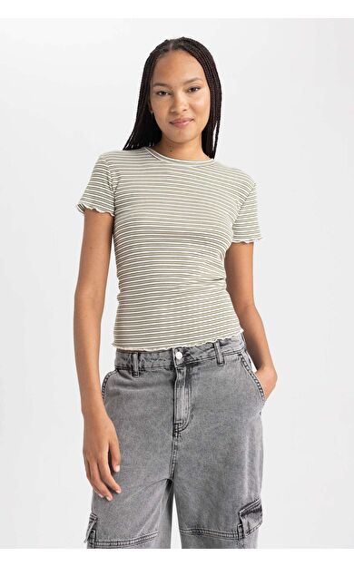 DeFacto Slim Fit Dar Kesim Bisiklet Yaka Kısa Kollu Tişört B0645AXNSKH273