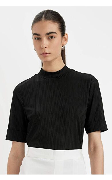 Kadın Siyah Regular Fit Yarım Balıkçı Yaka Smart Fitilli Kaşkorse Basic Düz Kısa Kollu Tişört