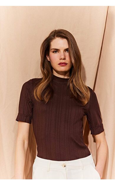 DeFacto Regular Fit Yarım Balıkçı Yaka Smart Fitilli Kaşkorse Kısa Kollu Tişört B1177AX25SPBN341