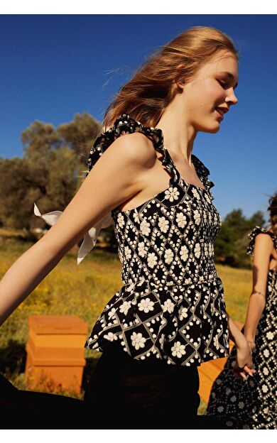 Lug Von Siga x DeFacto Fitted Kare Yaka Desenli Brode Kolsuz Bluz