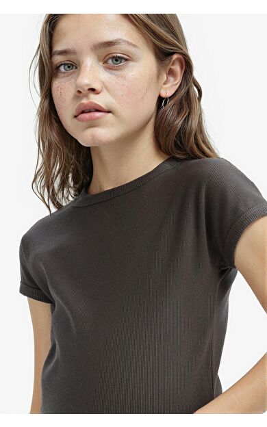 DeFacto Kız Çocuk Slim Fit Dar Kesim Bisiklet Yaka Basic Düz Fitilli Kaşkorse Kısa Kollu Tişört B3053A825SMAR211
