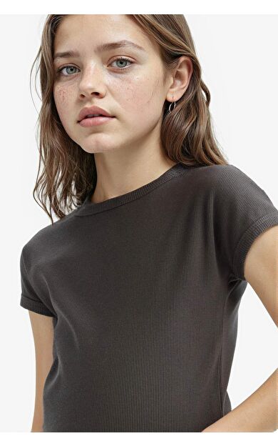 DeFacto Kız Çocuk Slim Fit Dar Kesim Bisiklet Yaka Basic Düz Fitilli Kaşkorse Kısa Kollu Tişört B3053A825SMAR211