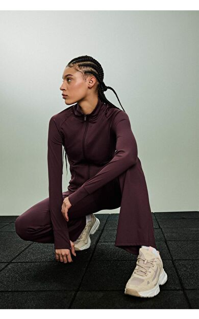 Fitted Vücuda Oturan Ultra Soft Dik Yaka Çift Cepli Parmak Detaylı Fermuarlı Spor Hırka