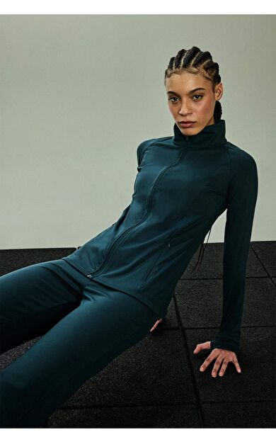 Fitted Vücuda Oturan Ultra Soft Dik Yaka Çift Cepli Parmak Detaylı Fermuarlı Spor Hırka