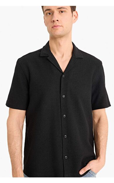 DeFacto Relax Fit Yazlık Apaş Yaka Pamuklu Kısa Kollu Gömlek B4130AX25SPBK81