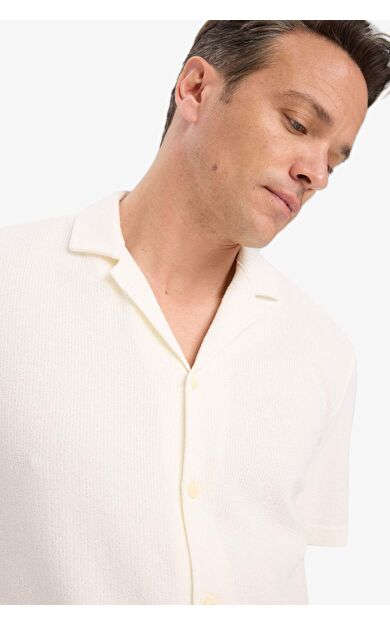 DeFacto Relax Fit Yazlık Apaş Yaka Pamuklu Kısa Kollu Gömlek B4130AX25SPER225