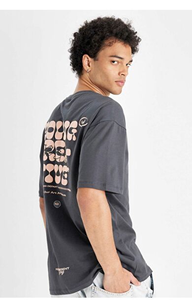 DeFactoFit Comfort Fit Bisiklet Yaka Sırt Baskılı Kısa Kollu Tişört B4370AX24AUAR231