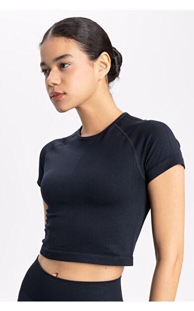 DeFacto Crop Top Bisiklet Yaka Sporcu Kısa Kollu Tişört B4568AX24SPBK26