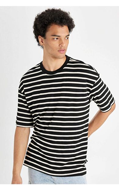 DeFactoFit Comfort Fit Bisiklet Yaka Çizgili Ağır Kumaş Kısa Kollu Tişört B5910AX24AUBK81