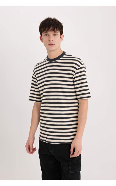 DeFacto Boxy Fit Bisiklet Yaka Çizgili Kısa Kollu Tişört B5910AX25SPAR104