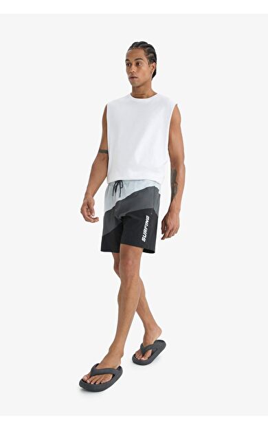 Regular Fit Baskılı Esnek Dokulu Sporcu Kısa Boy Deniz Şortu