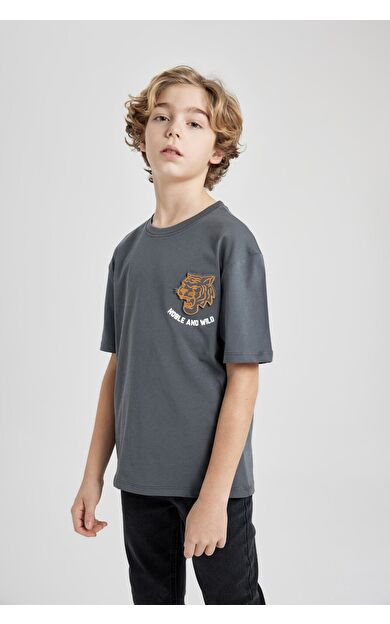 DeFacto Erkek Çocuk Oversize Fit Bisiklet Yaka Baskılı Kısa Kollu Tişört B6411A824SMAR58