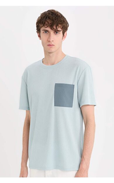 DeFacto Regular Fit Bisiklet Yaka Cepli Kısa Kollu Tişört