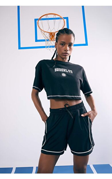 DeFactoFit NBA Brooklyn Nets Crop Bisiklet Yaka Kısa Kollu Tişört B9953AX25SMBK81