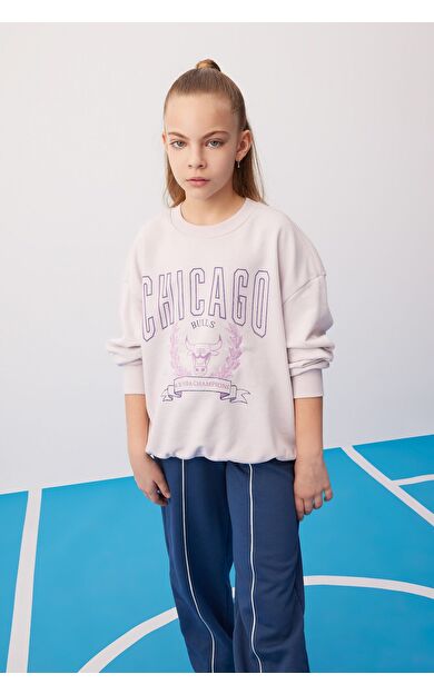 DeFacto Kız Çocuk NBA Chicago Bulls Oversize Fit Bisiklet Yaka Sweatshirt