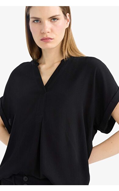Regular Fit Apaş Yaka Basic Düz Krinkıl Kumaş Kısa Kollu Bluz