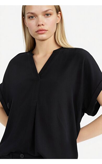 DeFacto Regular Fit Apaş Yaka Basic Düz Krinkıl Kumaş Kısa Kollu Bluz