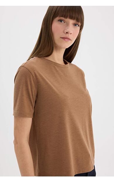 DeFacto Relax Fit Bisiklet Yaka Casual Simli Kumaş Kısa Kollu Tişört C1662AX25SPBN299