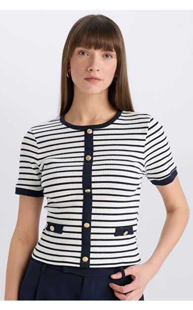 DeFacto Slim Fit Dar Kesim Bisiklet Yaka Çizgili Smart Fitilli Kaşkorse Kısa Kollu Tişört