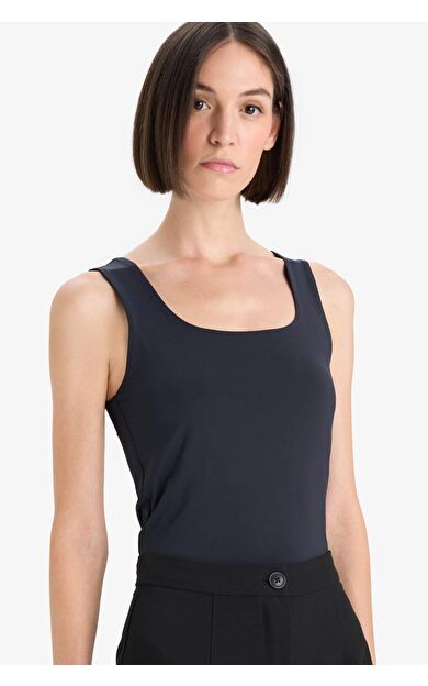 DeFacto Slim Fit Dar Kesim Basic Düz Kare Yaka Atlet C2622AX25AUBK81