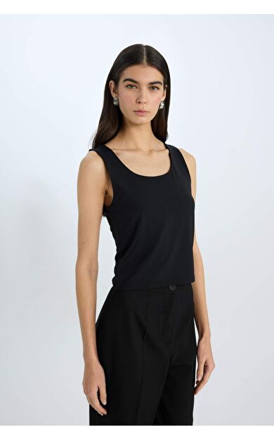 DeFacto Slim Fit Dar Kesim Basic Düz Yuvarlak Yaka Atlet C2622AX25SPBK81