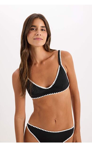 DeFactoFit Fall in Love Regular Fit Nakışlı Bikini Üstü