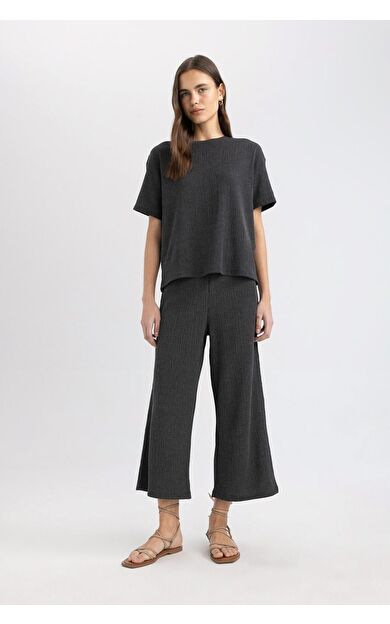 DeFacto Wide Leg Normal Bel Düz Paça Midi Bürümcük Pantolon C4329AX24SPBK81
