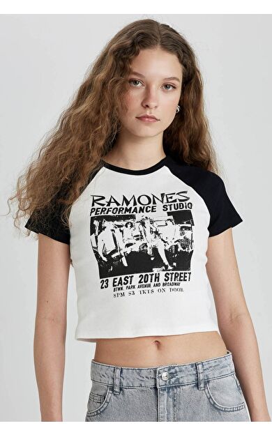 DeFacto Ramones Fitted Bisiklet Yaka Baskılı Kısa Kollu Tişört