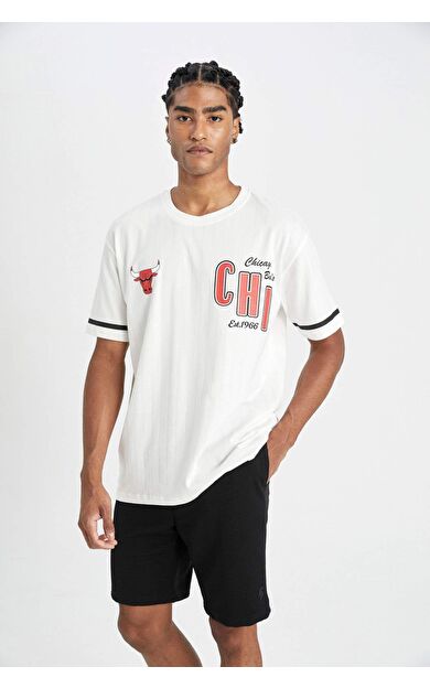 DeFactoFit NBA Chicago Bulls Boxy Fit Bisiklet Yaka Kısa Kollu Tişört C4460AX24HSER105